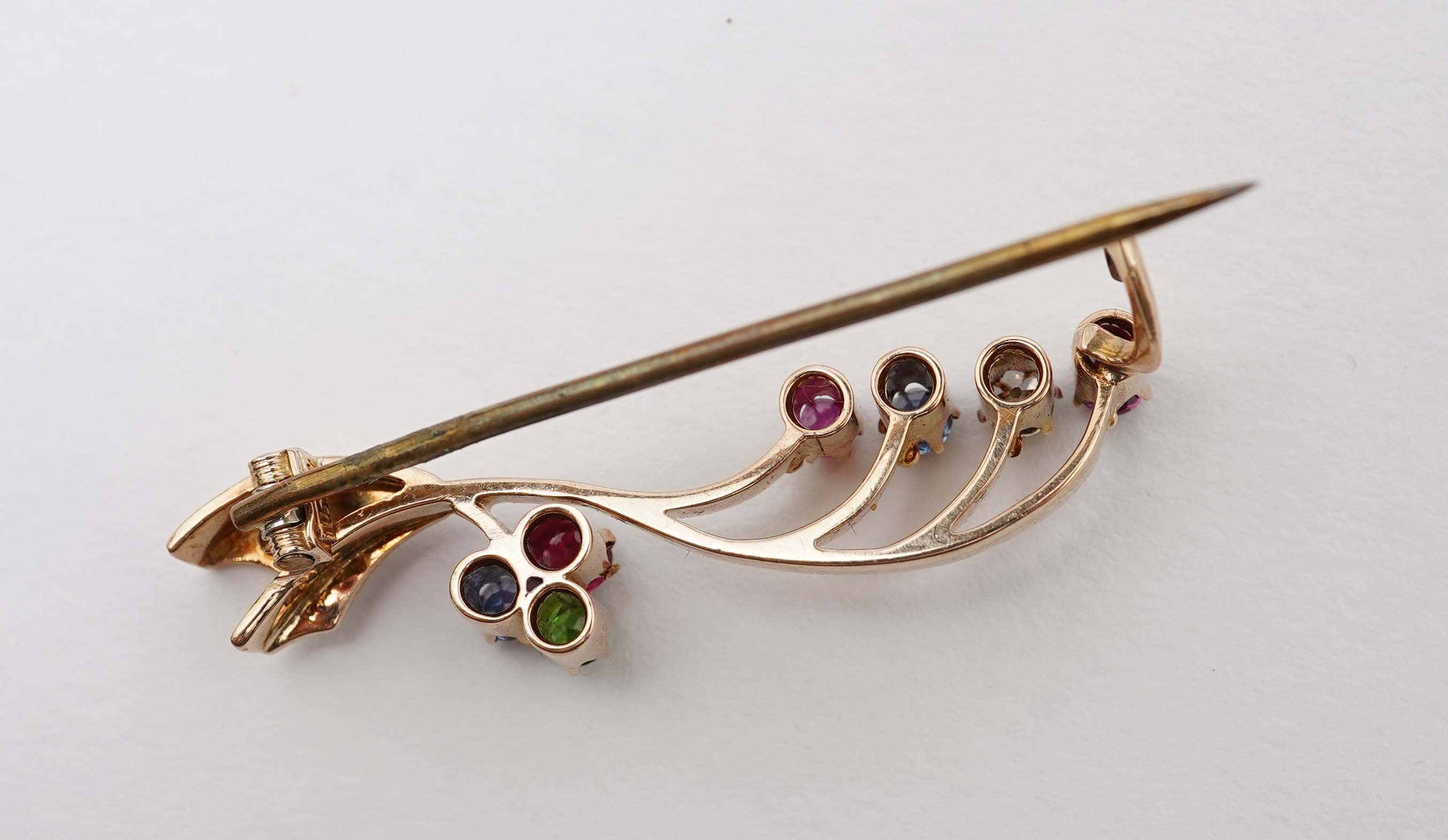 An attractive gem-set brooch, late 19th century